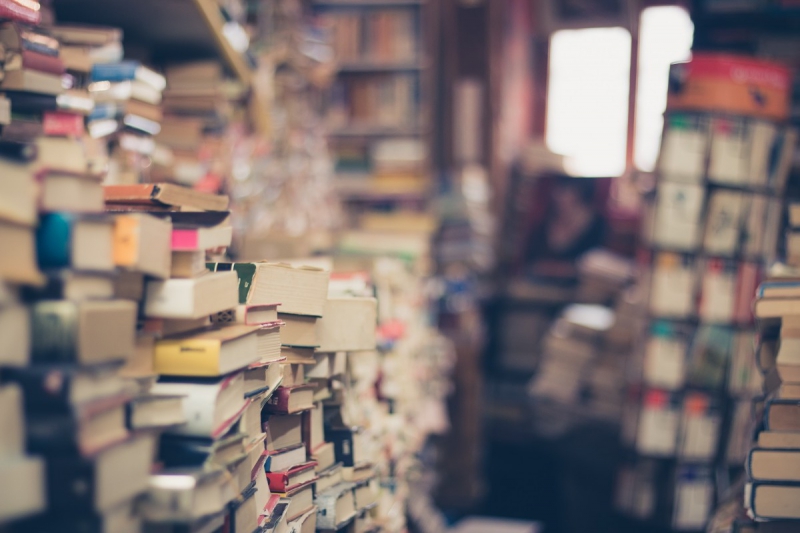 vente--min_books_stack_book_store_stack_of_books_2nd_hand_retro_hipster_shop-829090